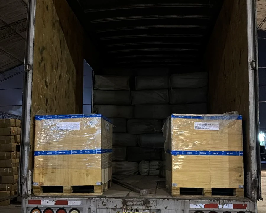 Pallets de carga consolidada preparados para transporte